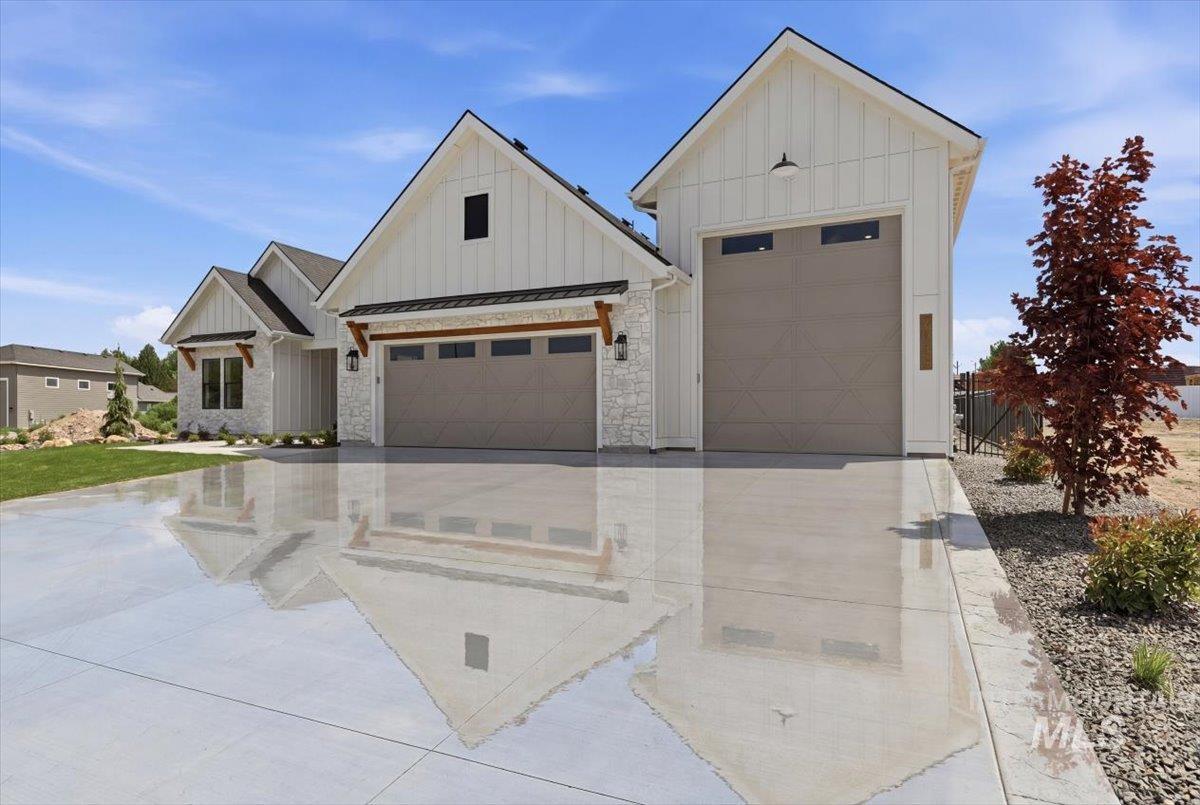 7042 E Chicken Hawk Loop