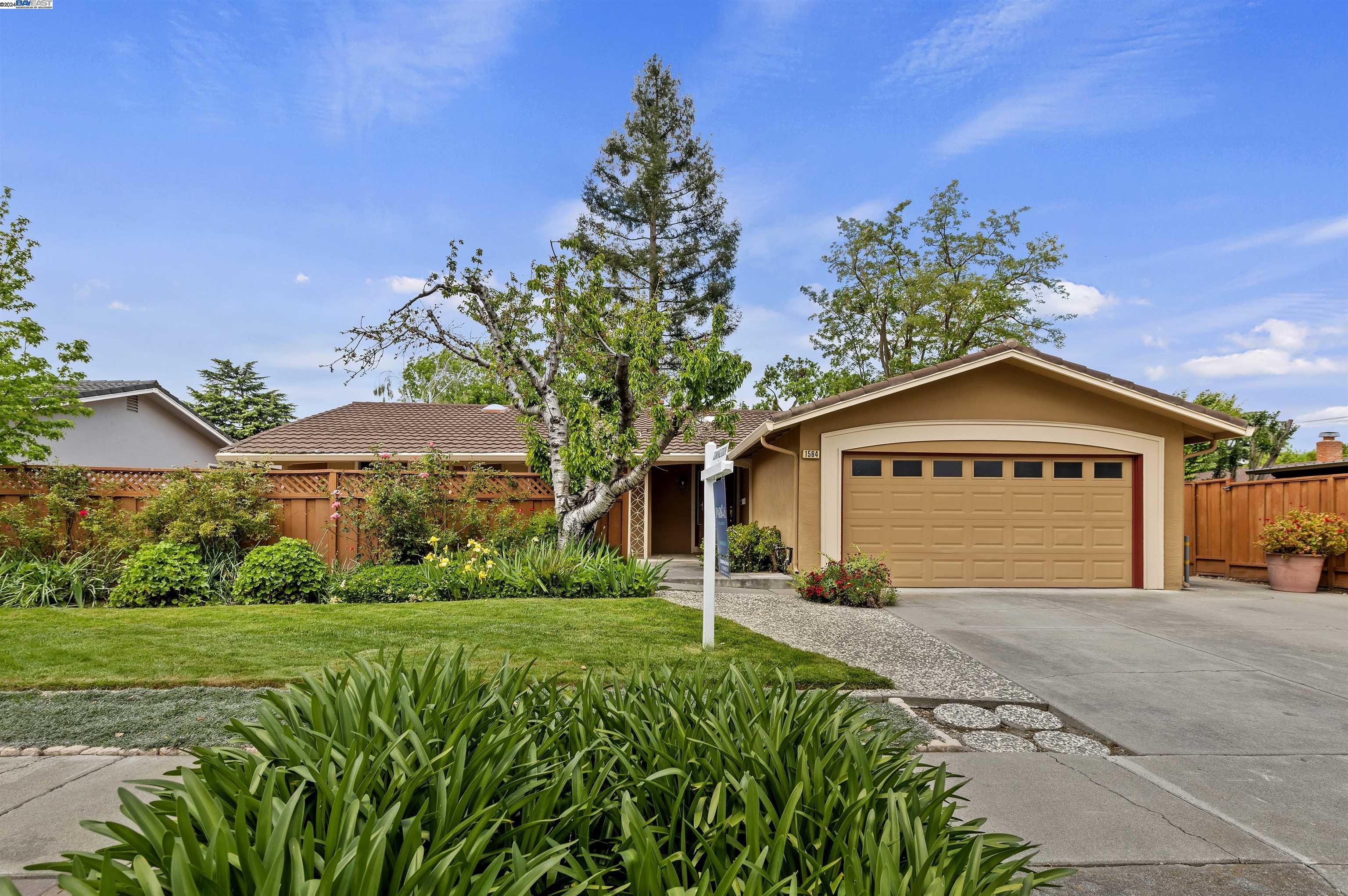 1564 Greenwood Rd