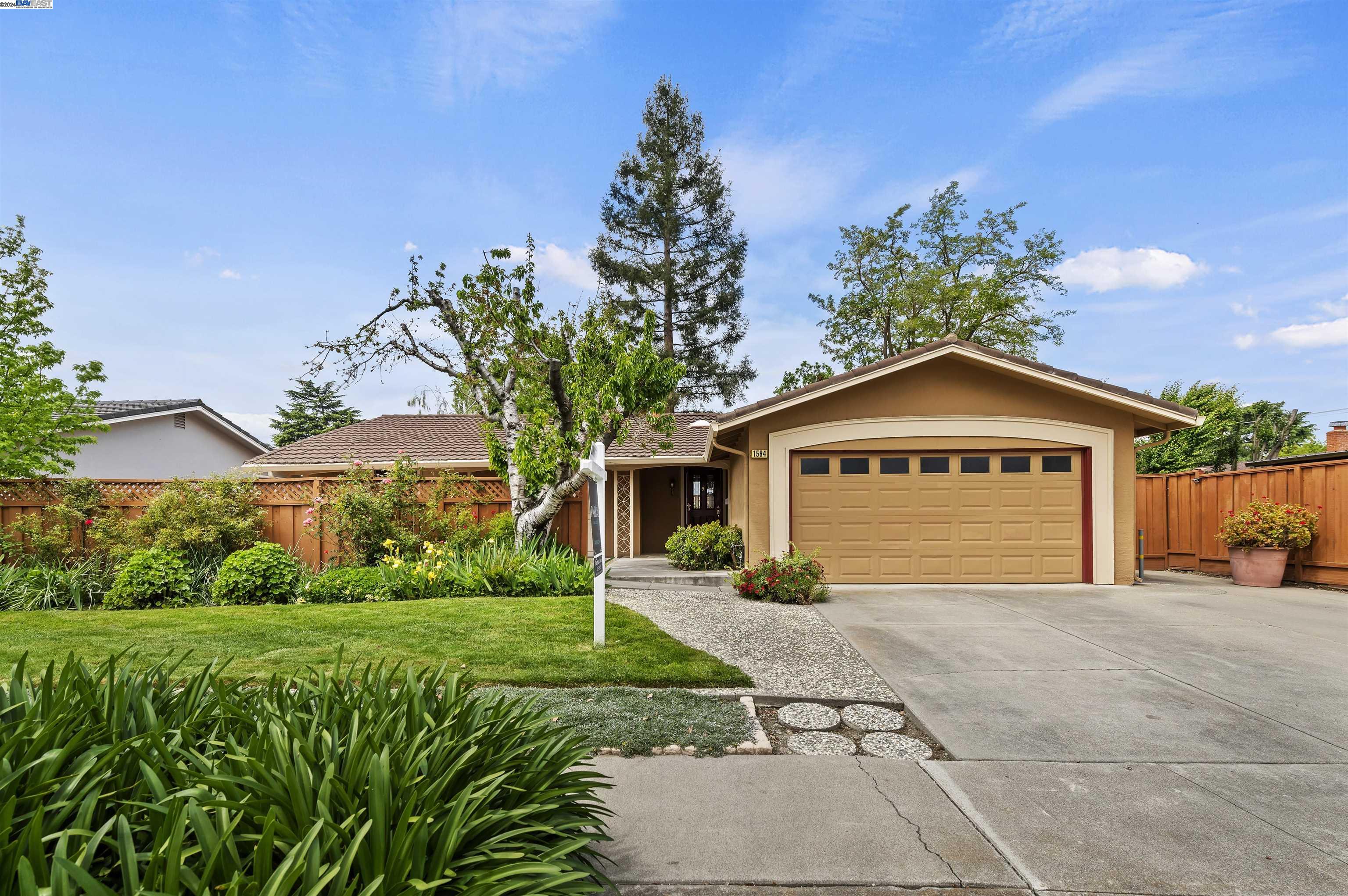 1564 Greenwood Rd