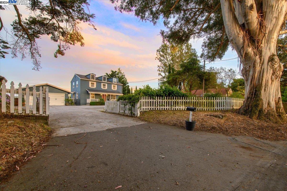 6869 Sunnyslope Ave