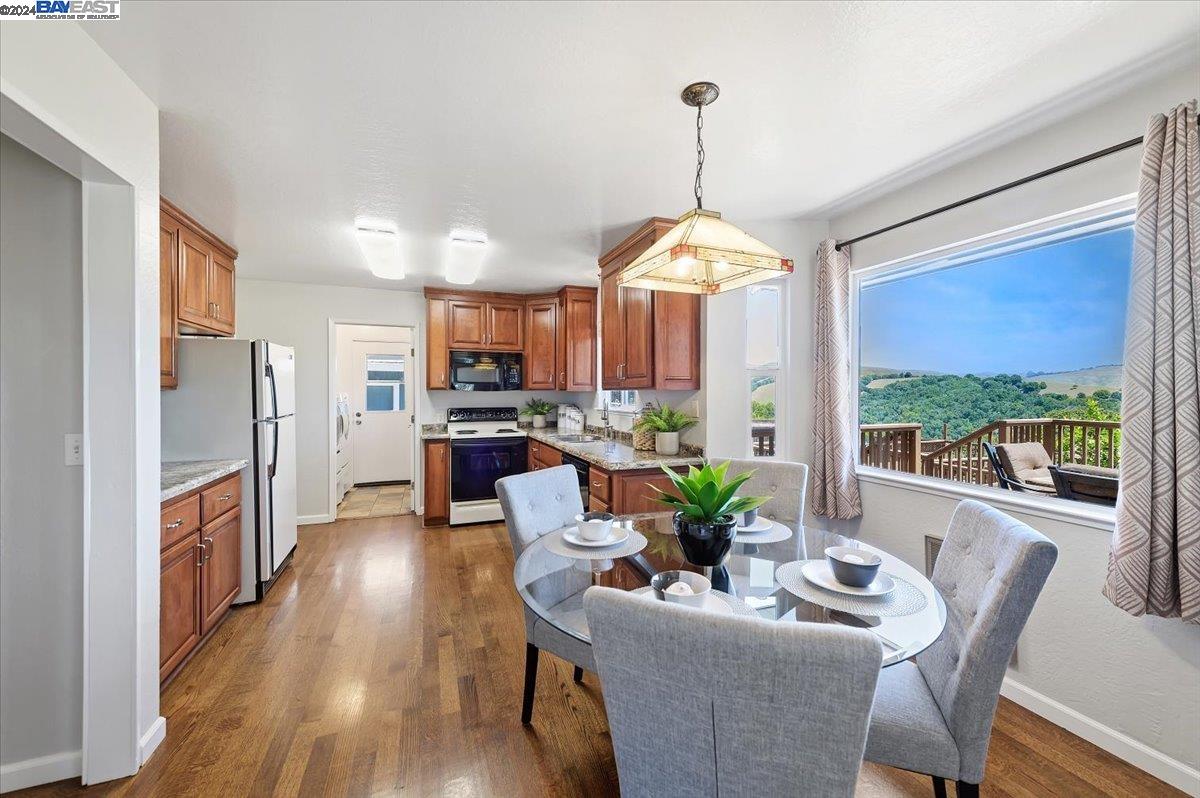6869 Sunnyslope Ave