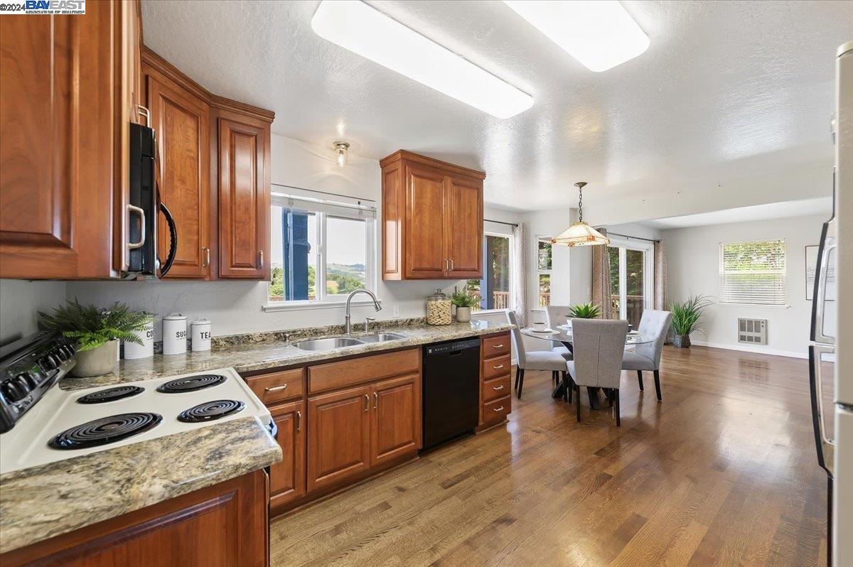 6869 Sunnyslope Ave