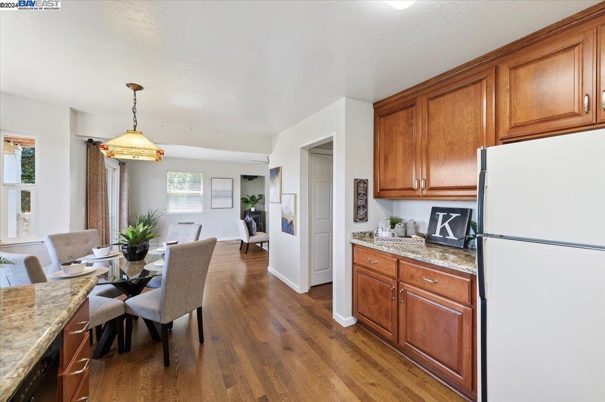 6869 Sunnyslope Ave