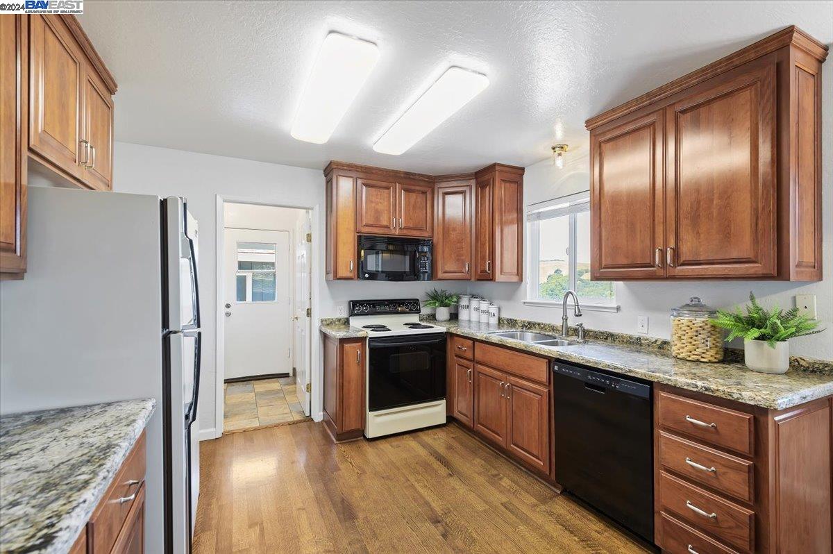 6869 Sunnyslope Ave