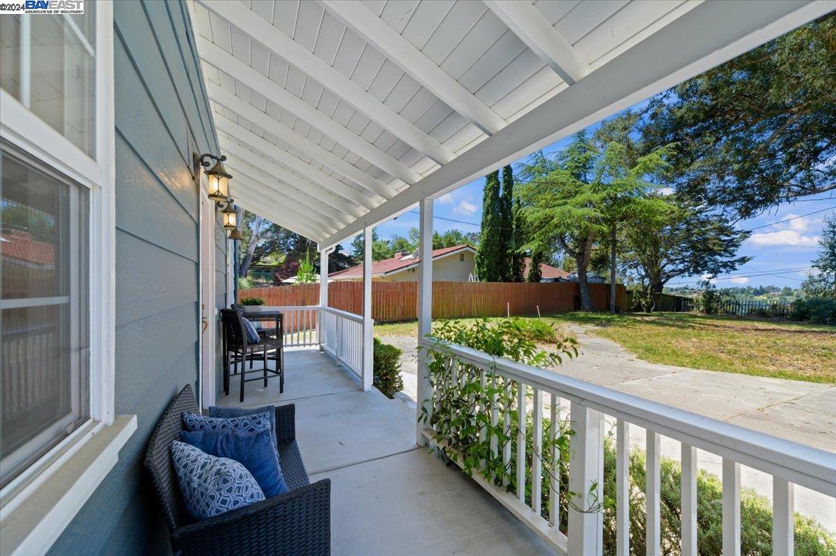 6869 Sunnyslope Ave