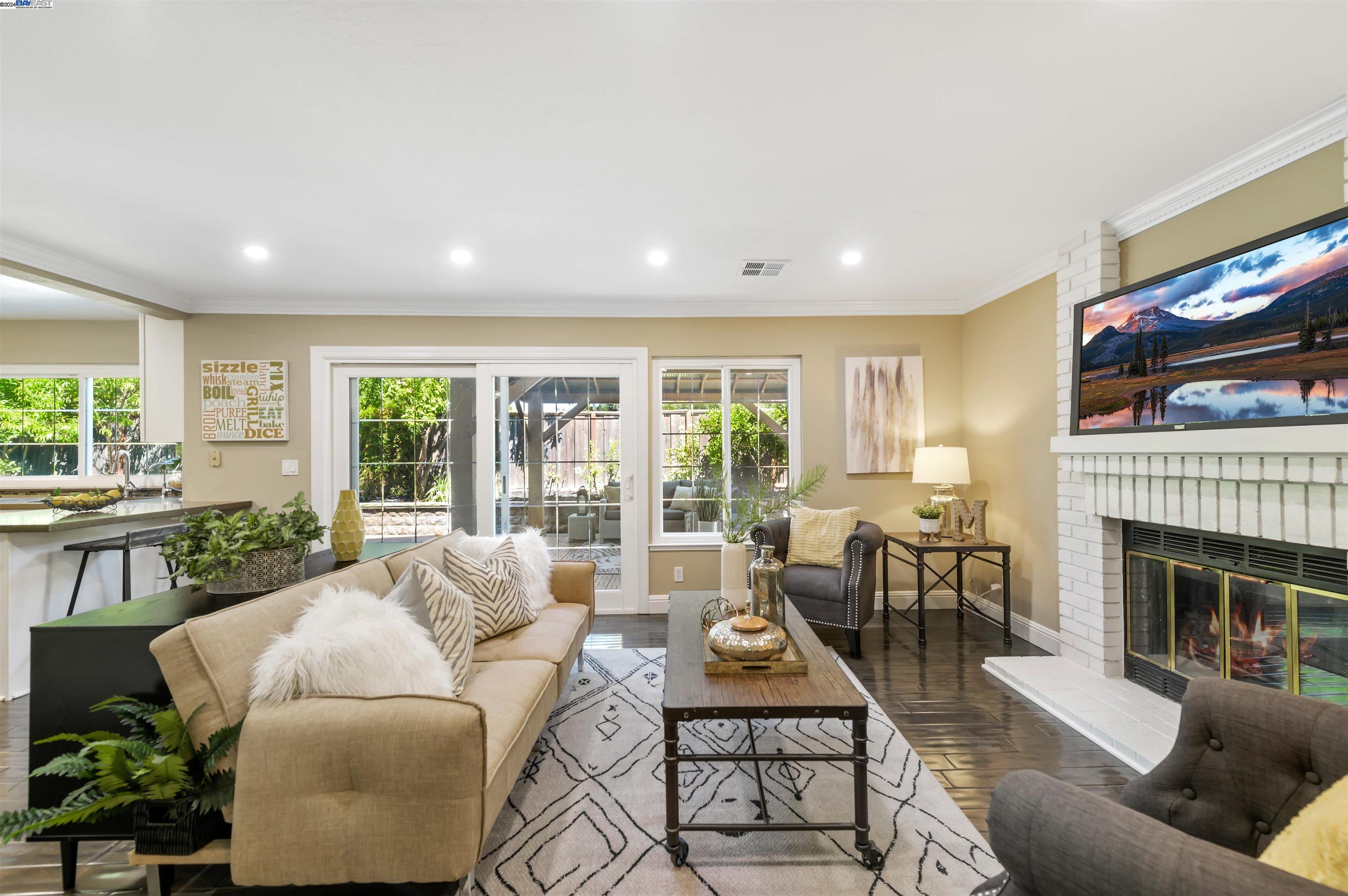 6738 Paseo Catalina