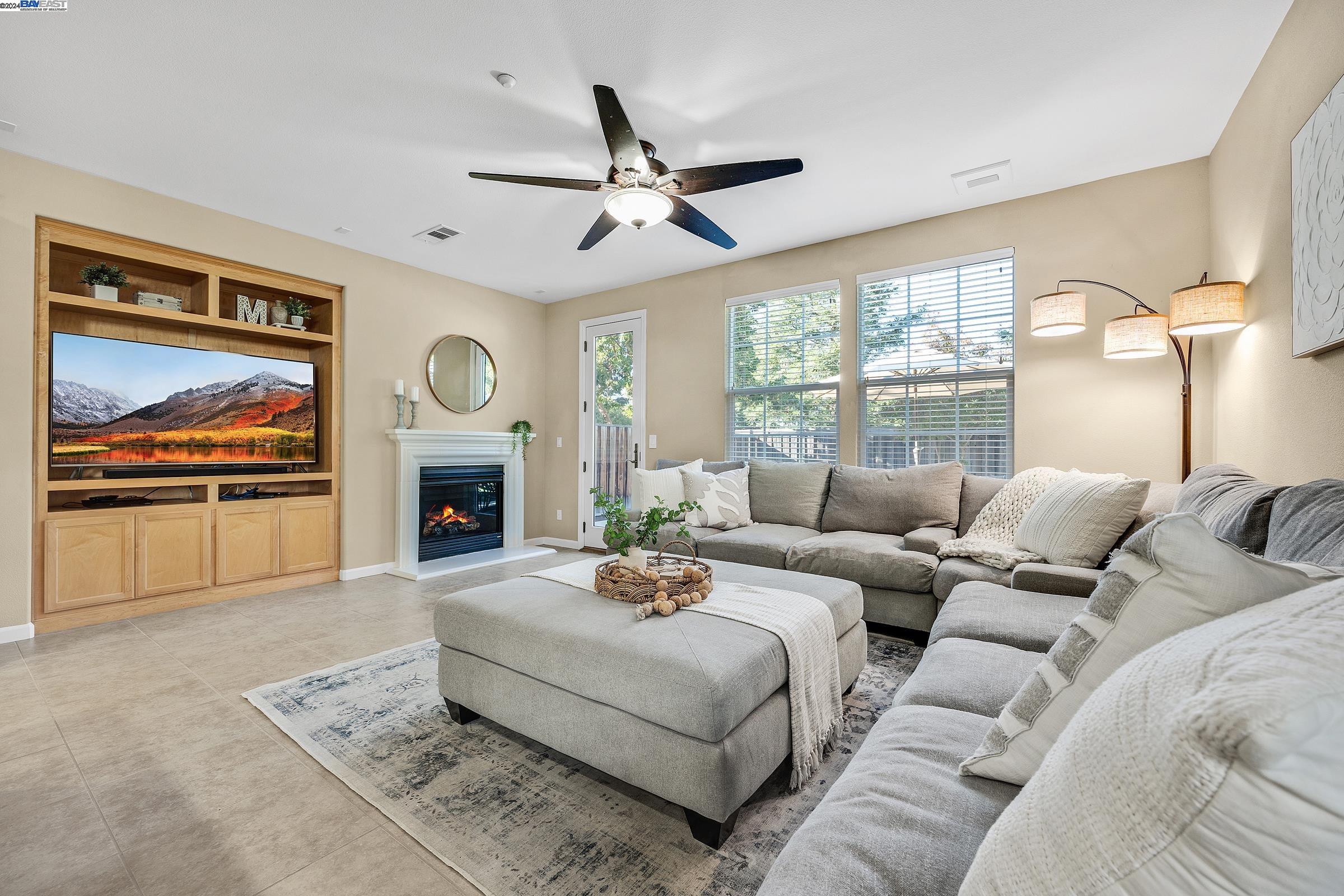 2975 Rivers Bend Cir
