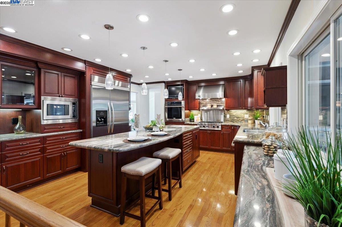 3284 Omega Cir