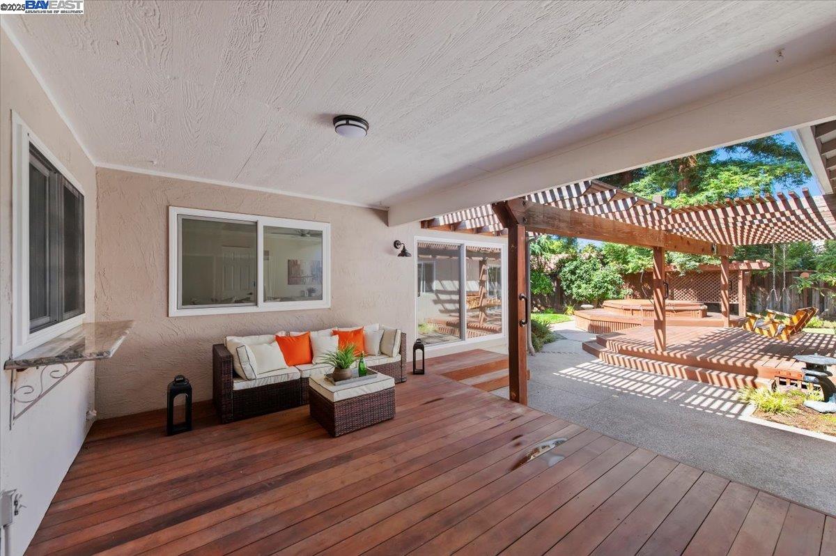 3284 Omega Cir