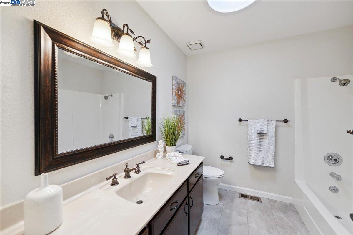 3284 Omega Cir