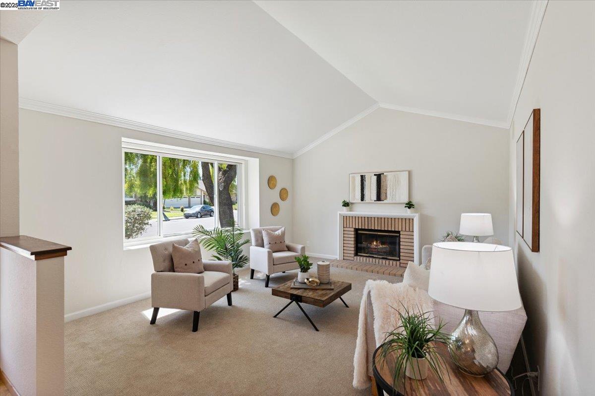 3284 Omega Cir