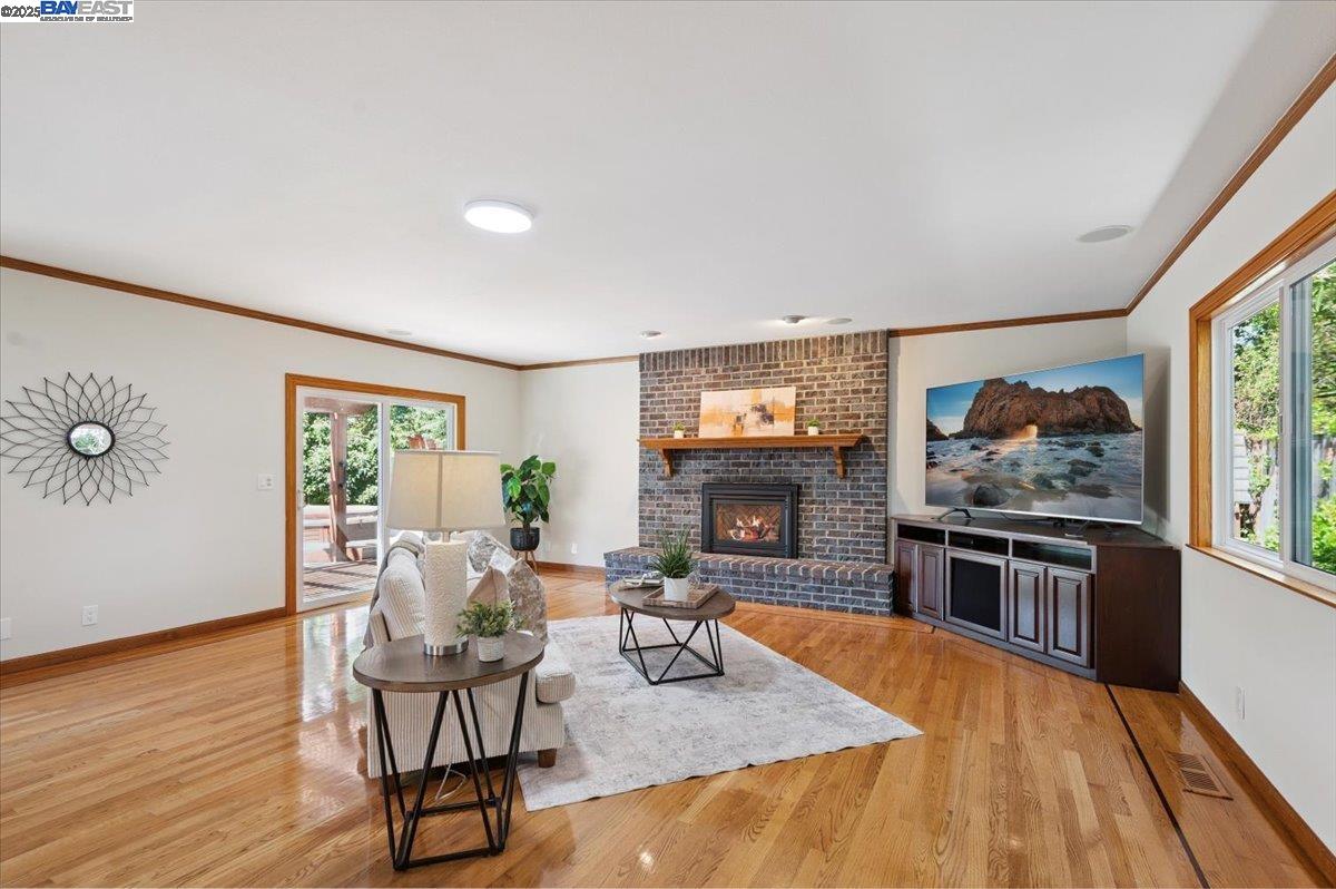 3284 Omega Cir