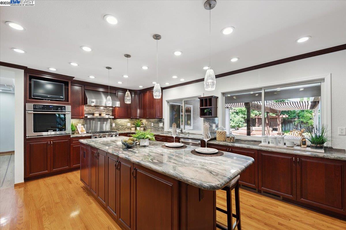 3284 Omega Cir