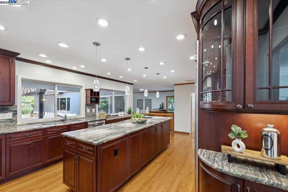 3284 Omega Cir