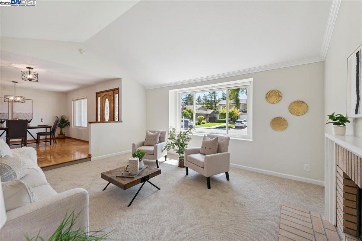 3284 Omega Cir