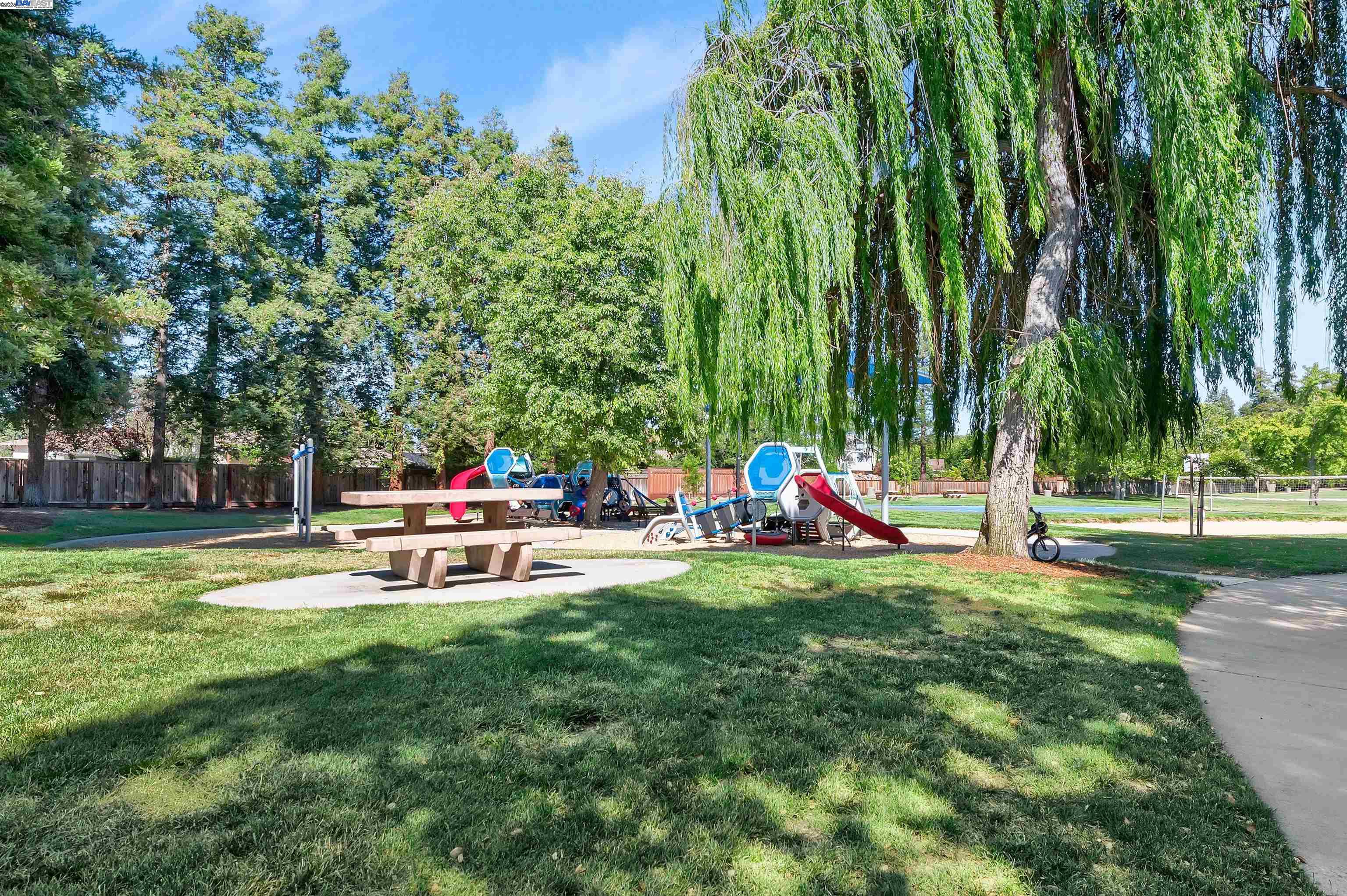 3284 Omega Cir