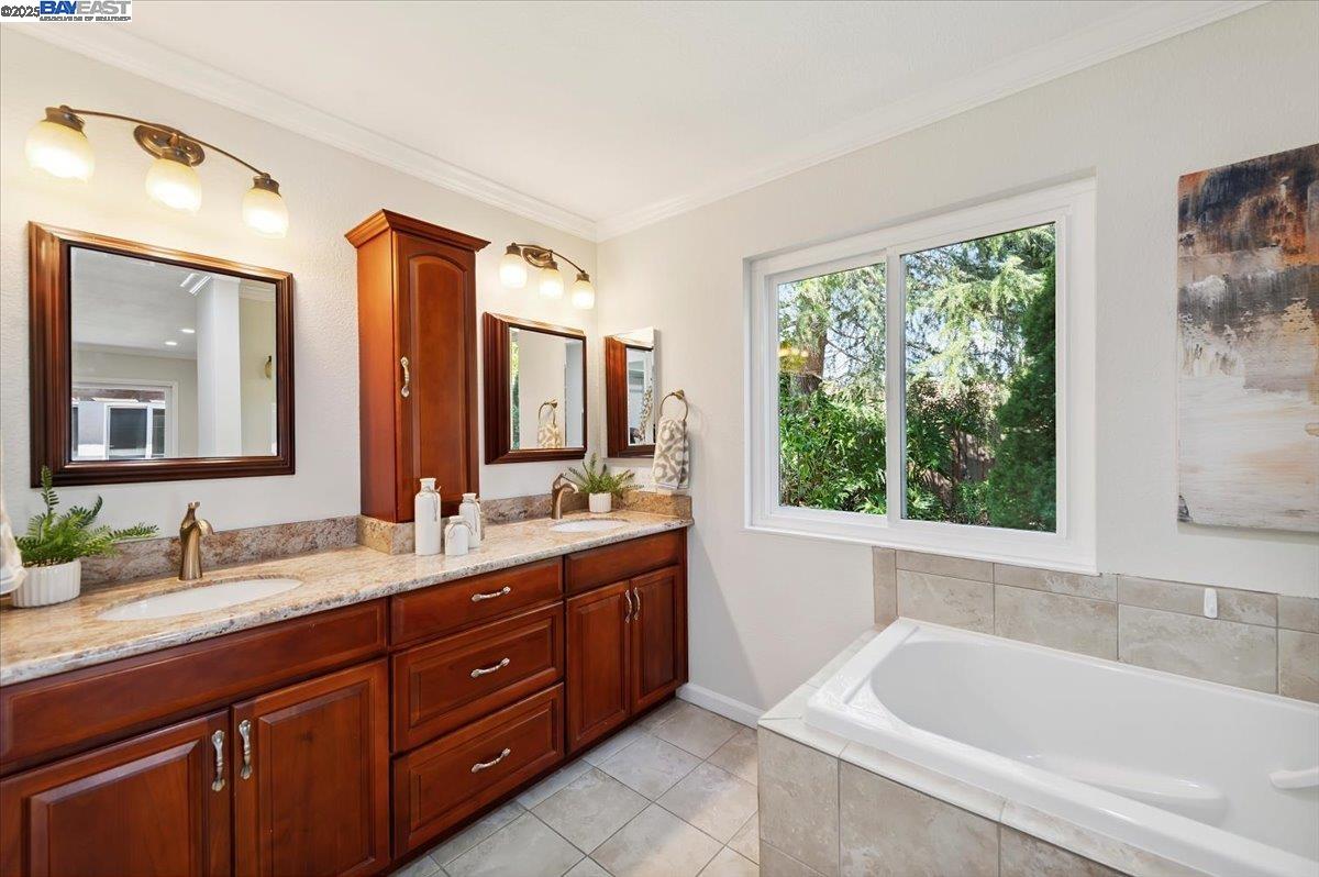 3284 Omega Cir