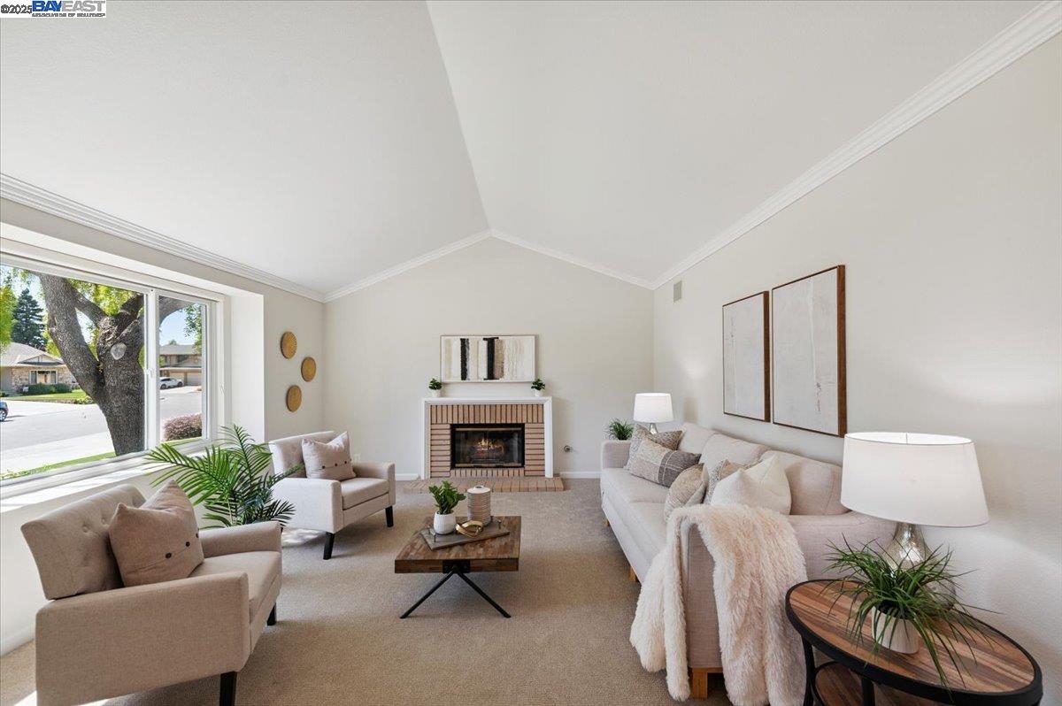 3284 Omega Cir