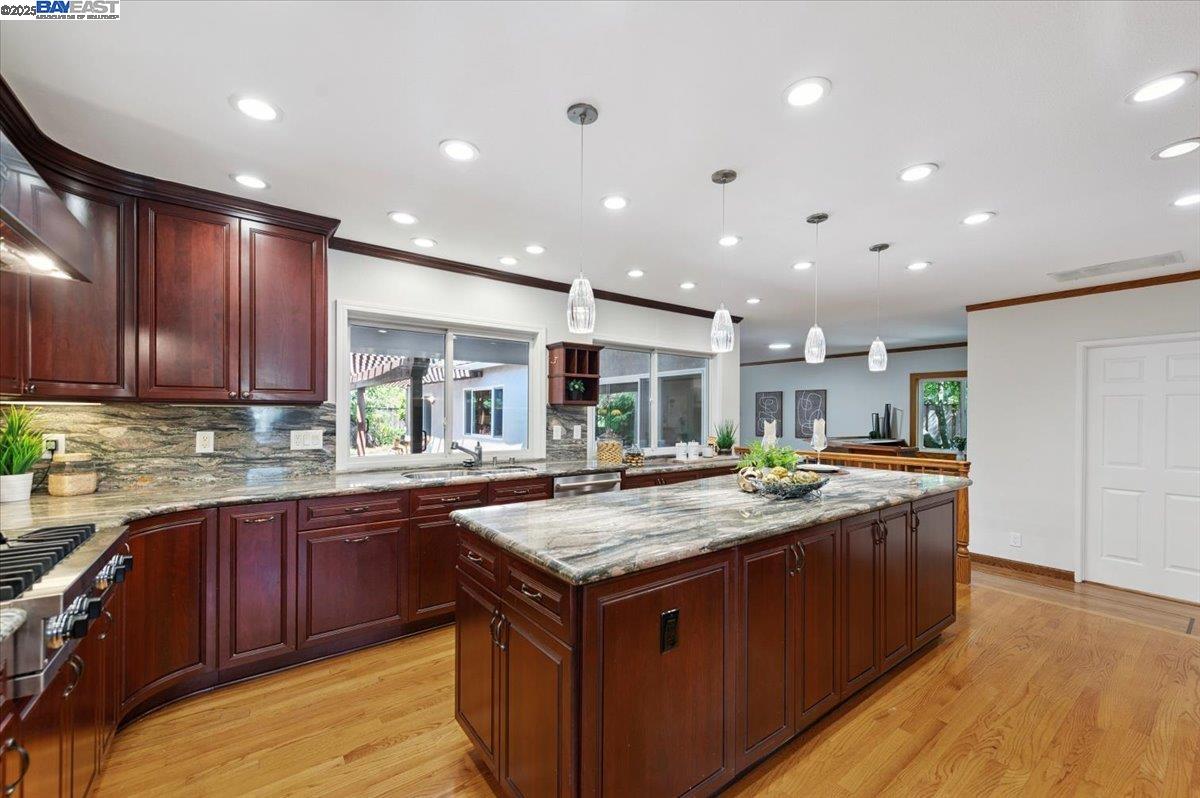 3284 Omega Cir