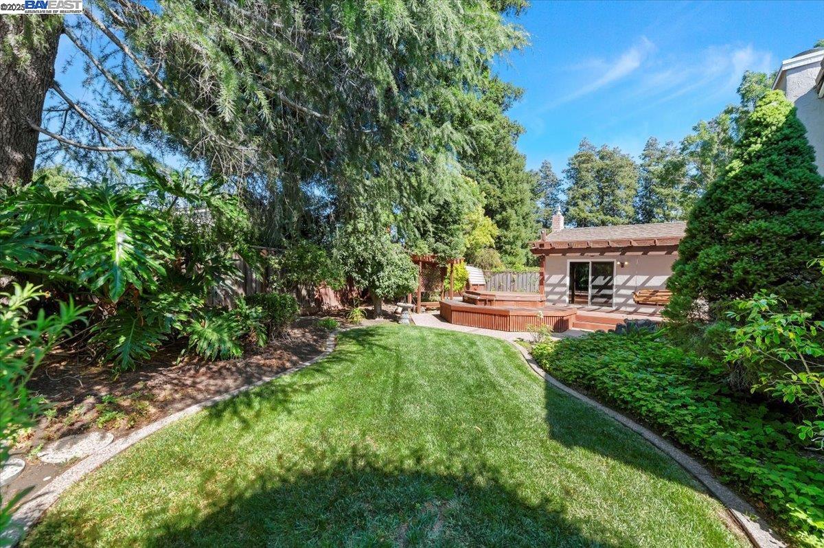 3284 Omega Cir