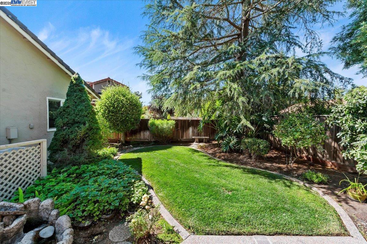 3284 Omega Cir