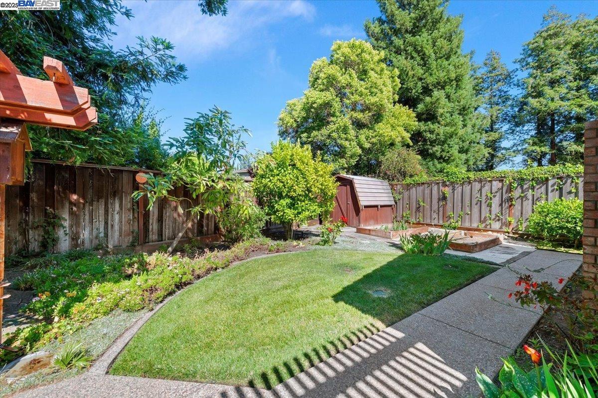 3284 Omega Cir
