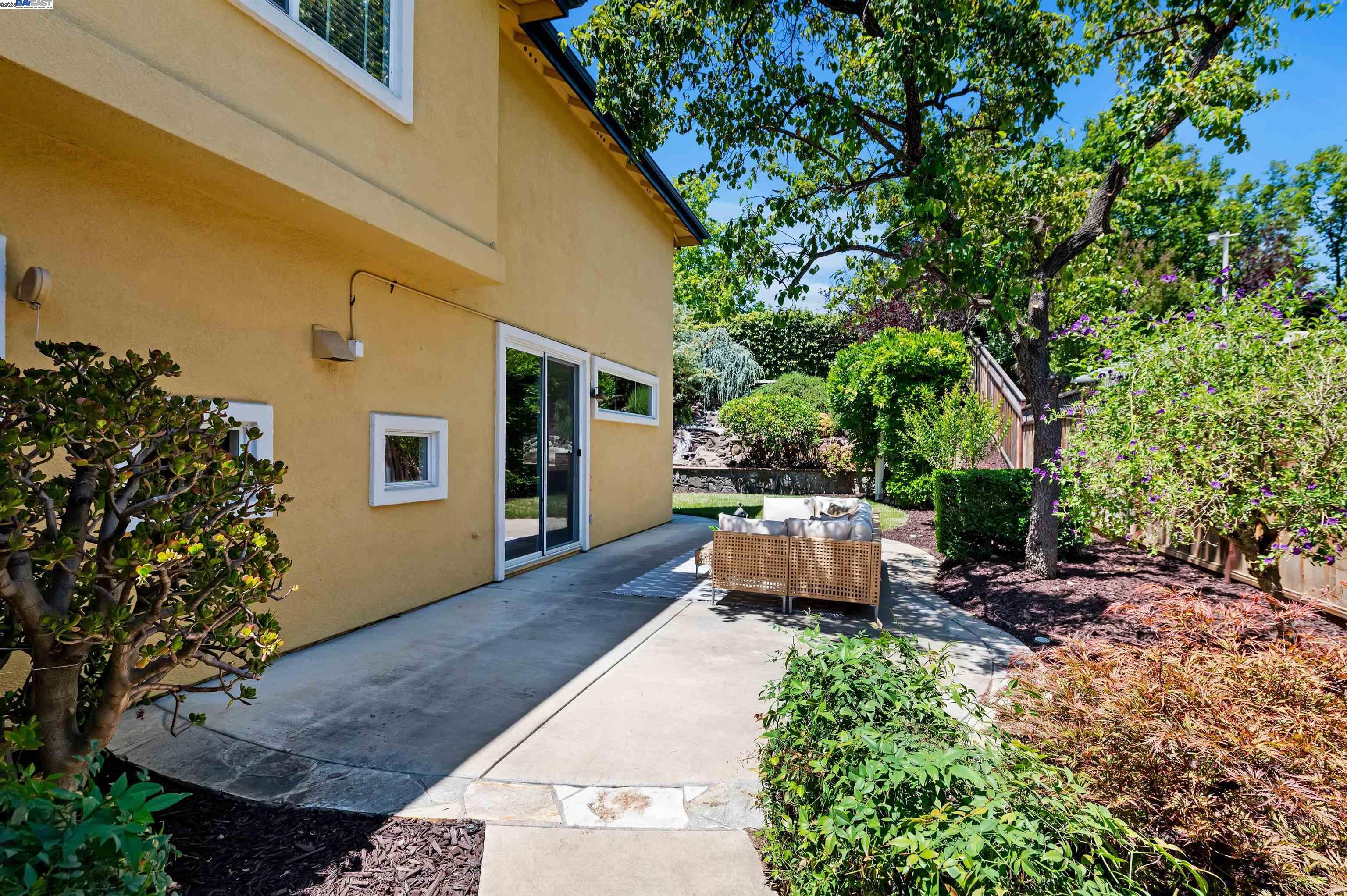 3582 Ridgecrest Way