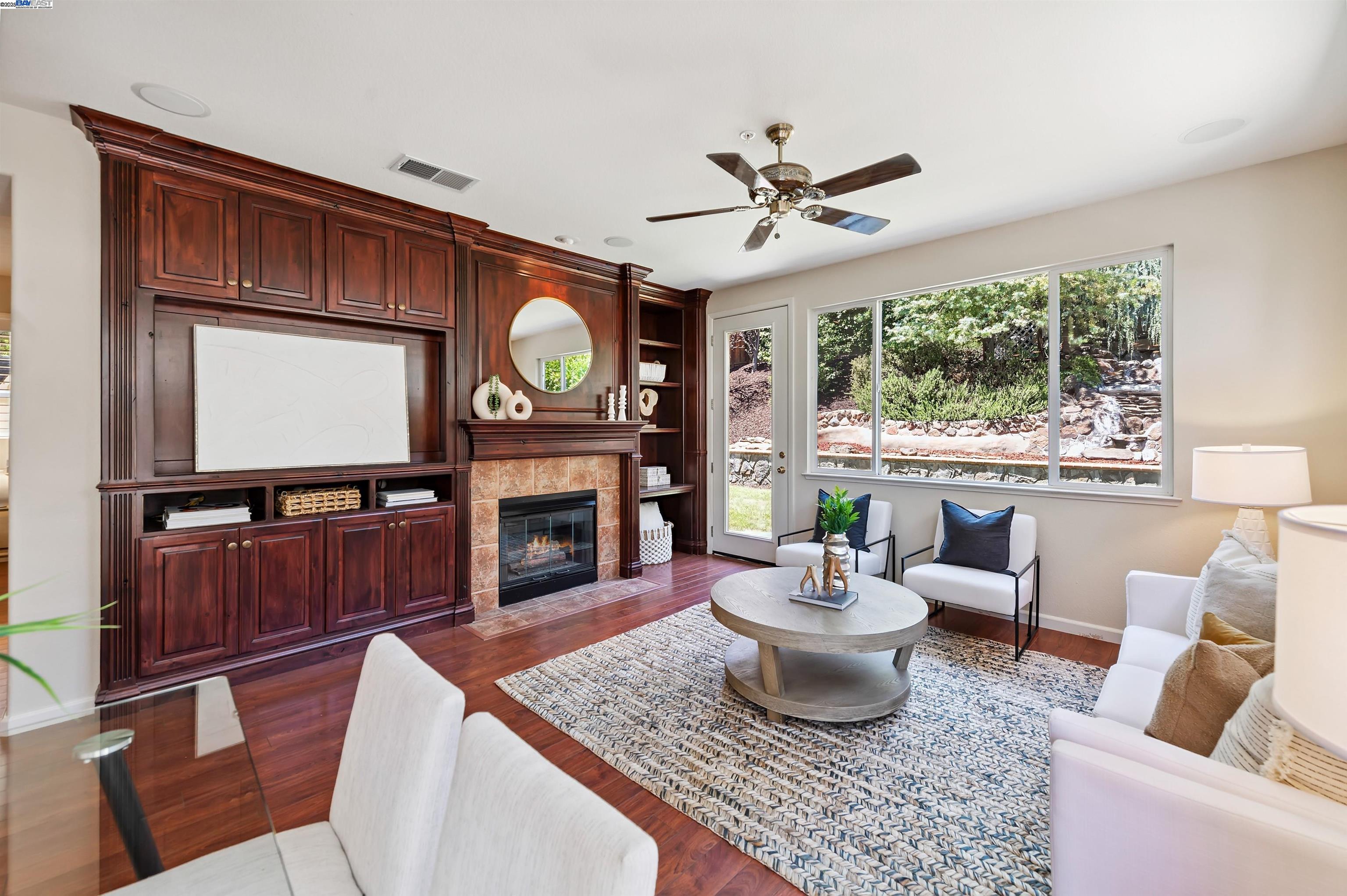 3582 Ridgecrest Way