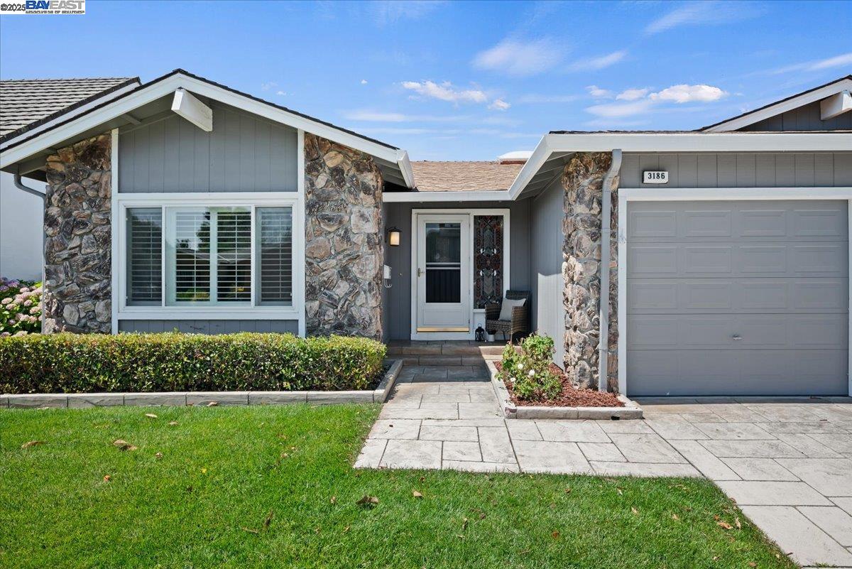 3186 Berkshire Ct