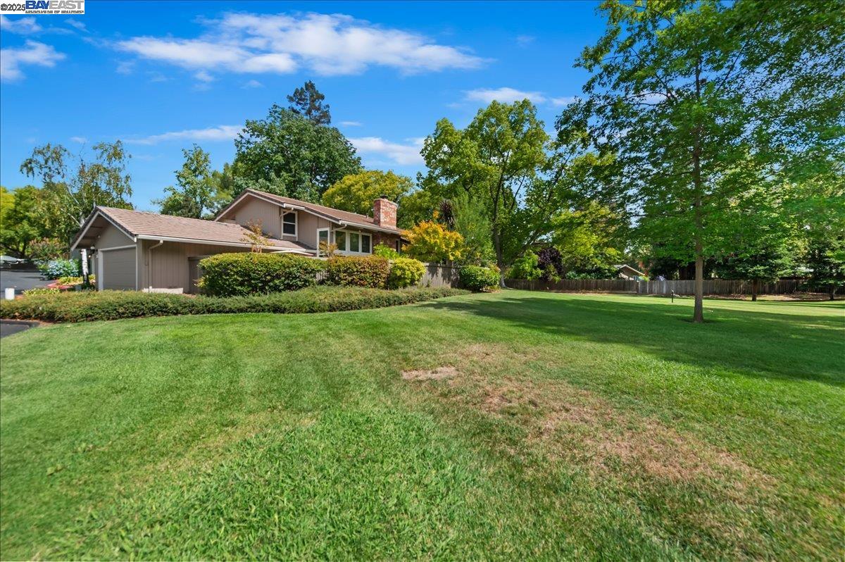 16 Rolling Green Cir