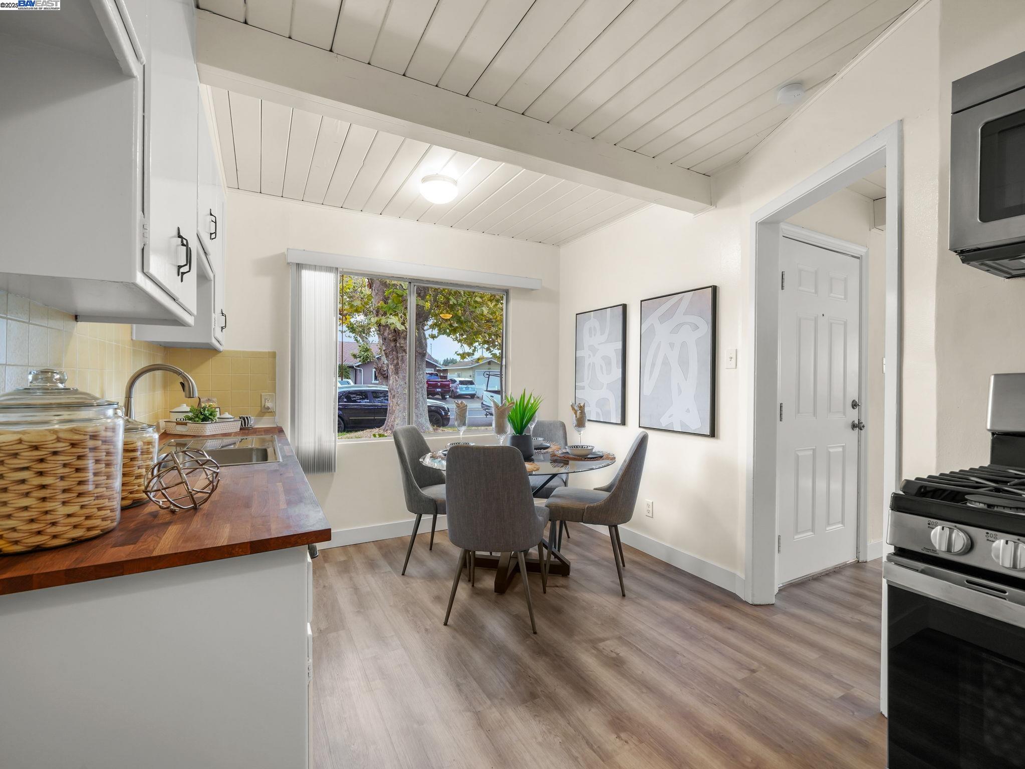 22939 Santa Clara St, Hayward