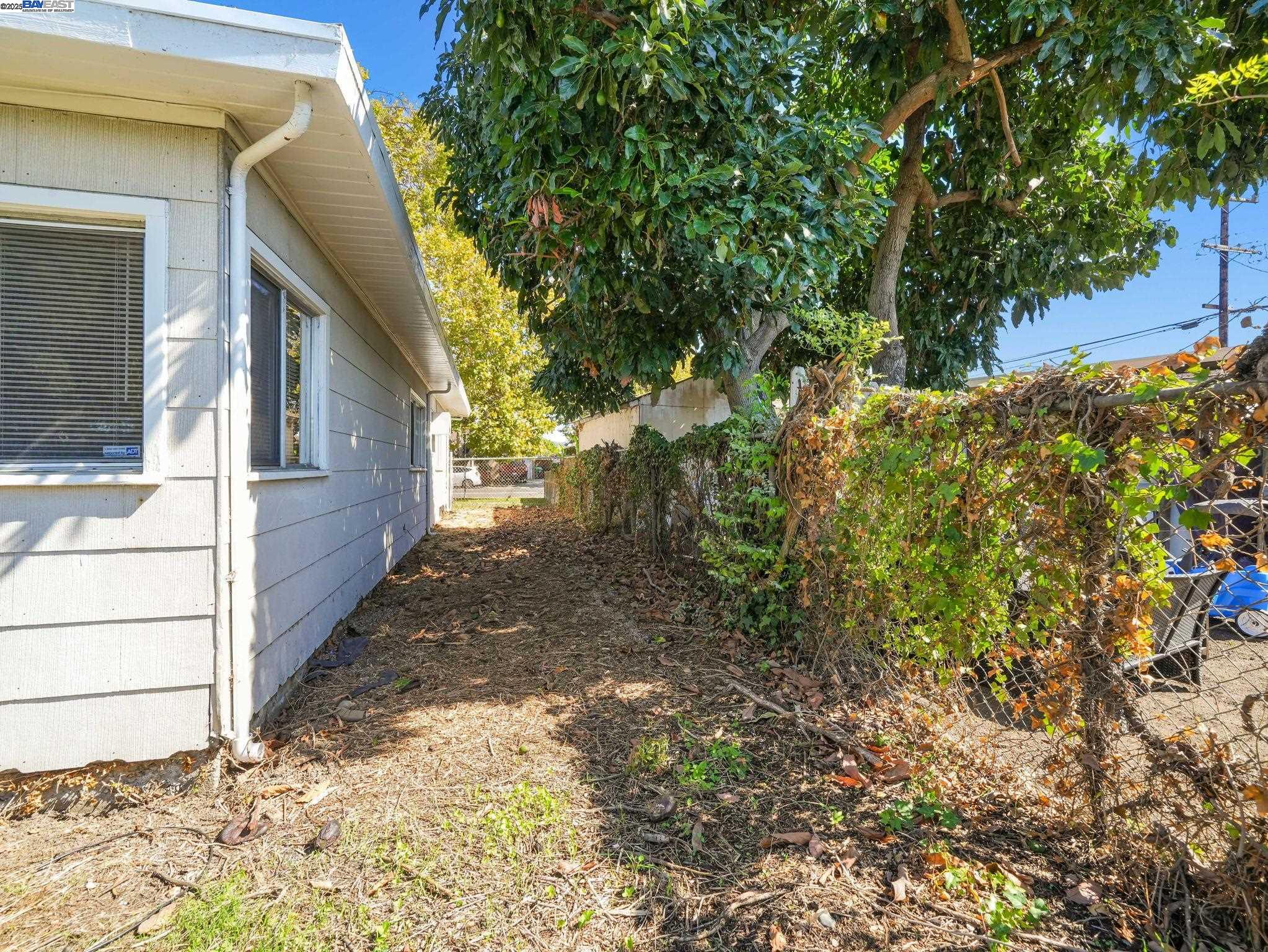 22939 Santa Clara St, Hayward