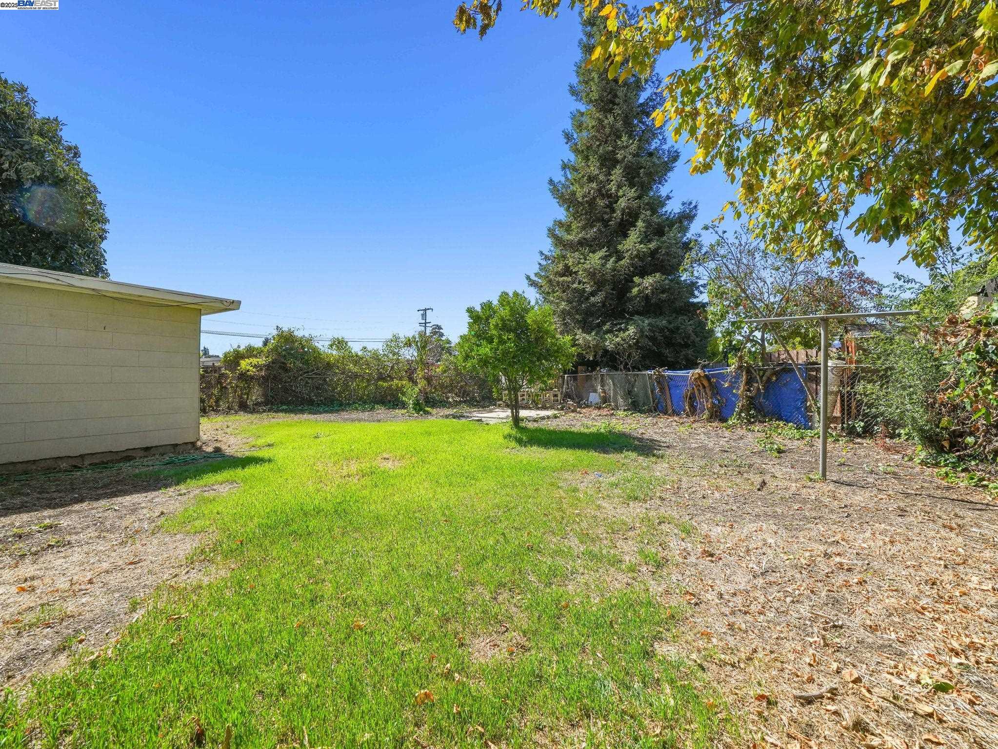 22939 Santa Clara St, Hayward
