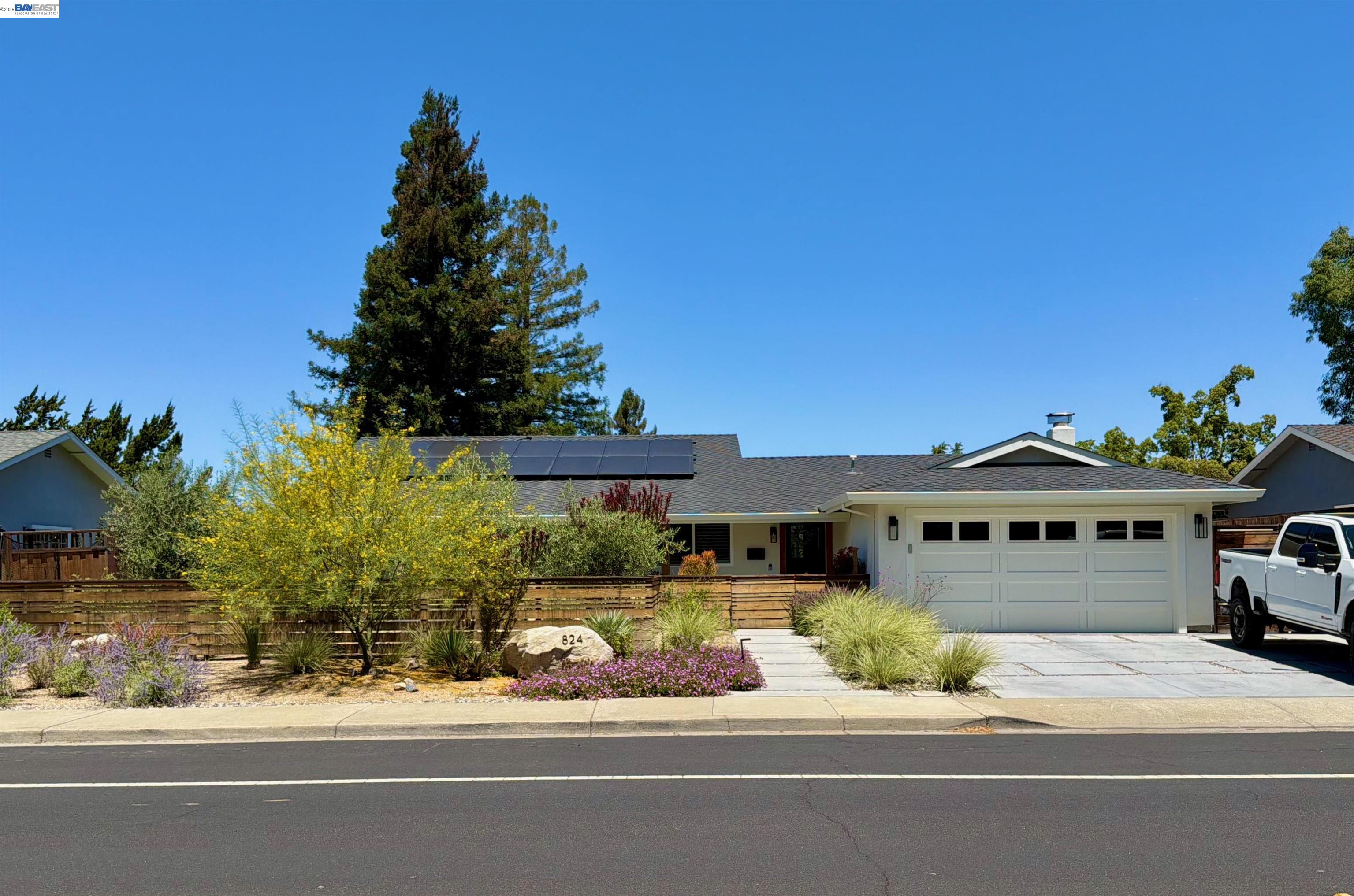 824 Alden Ln