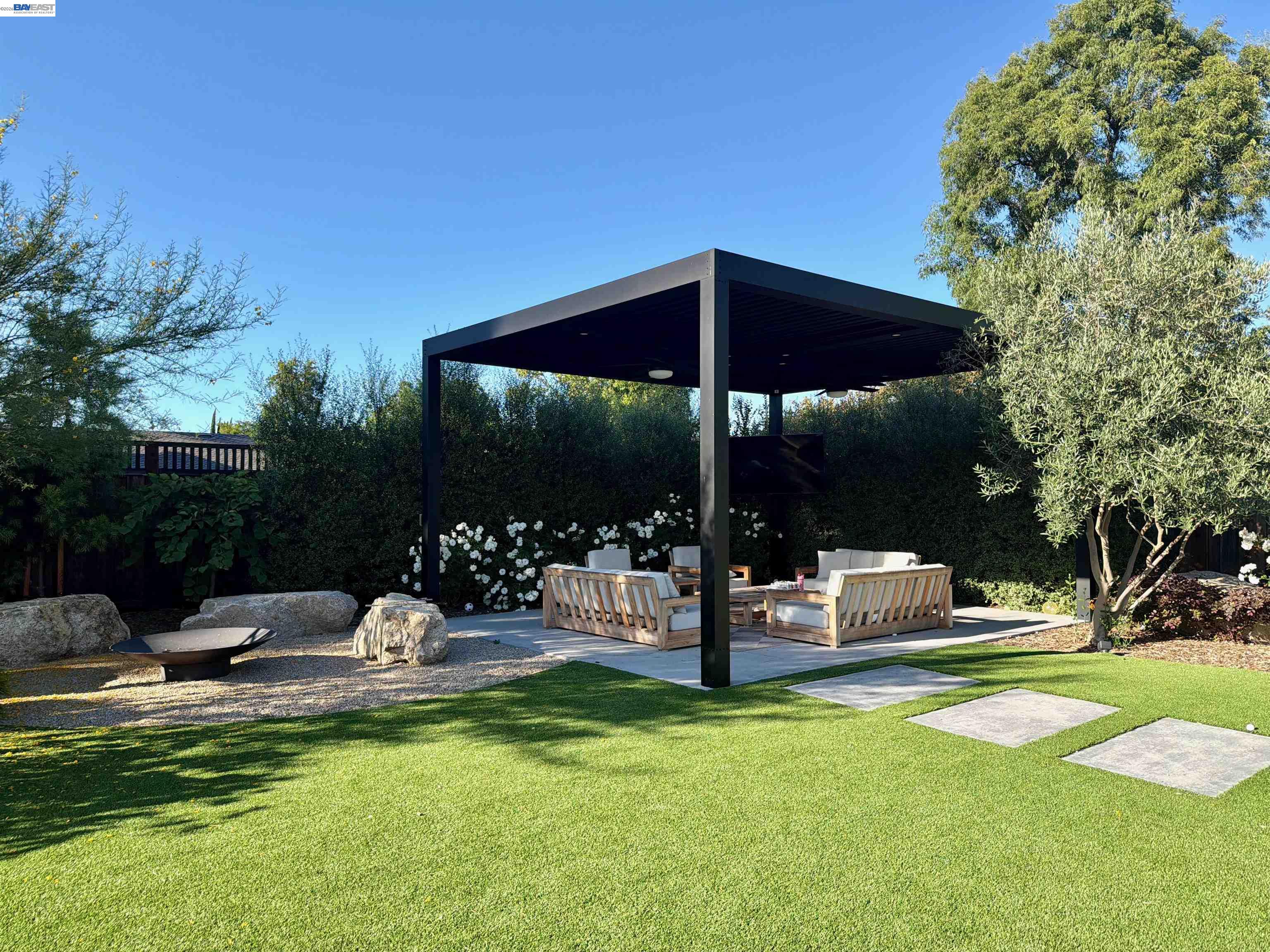 824 Alden Ln