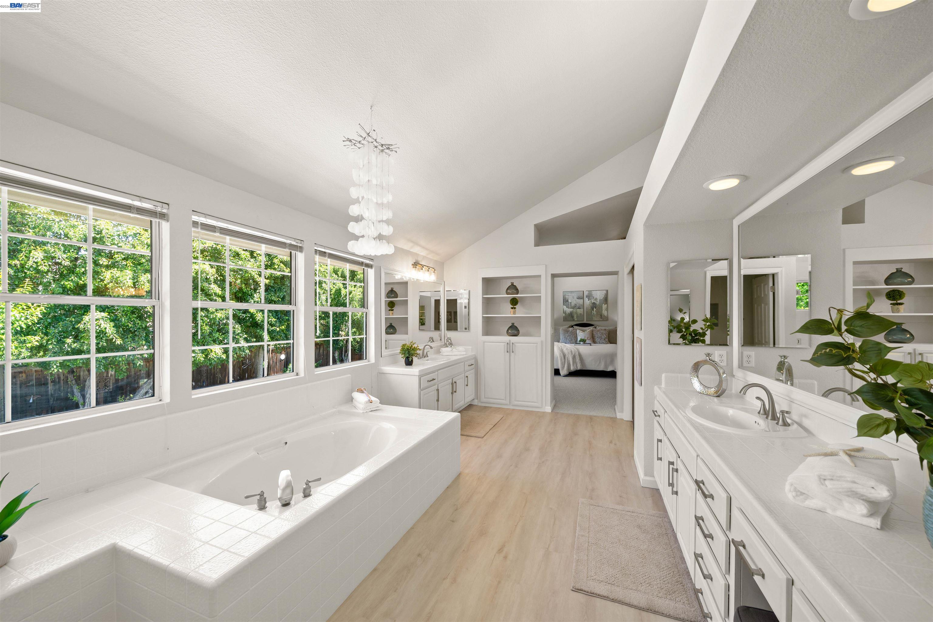 1024 Belleterre Dr