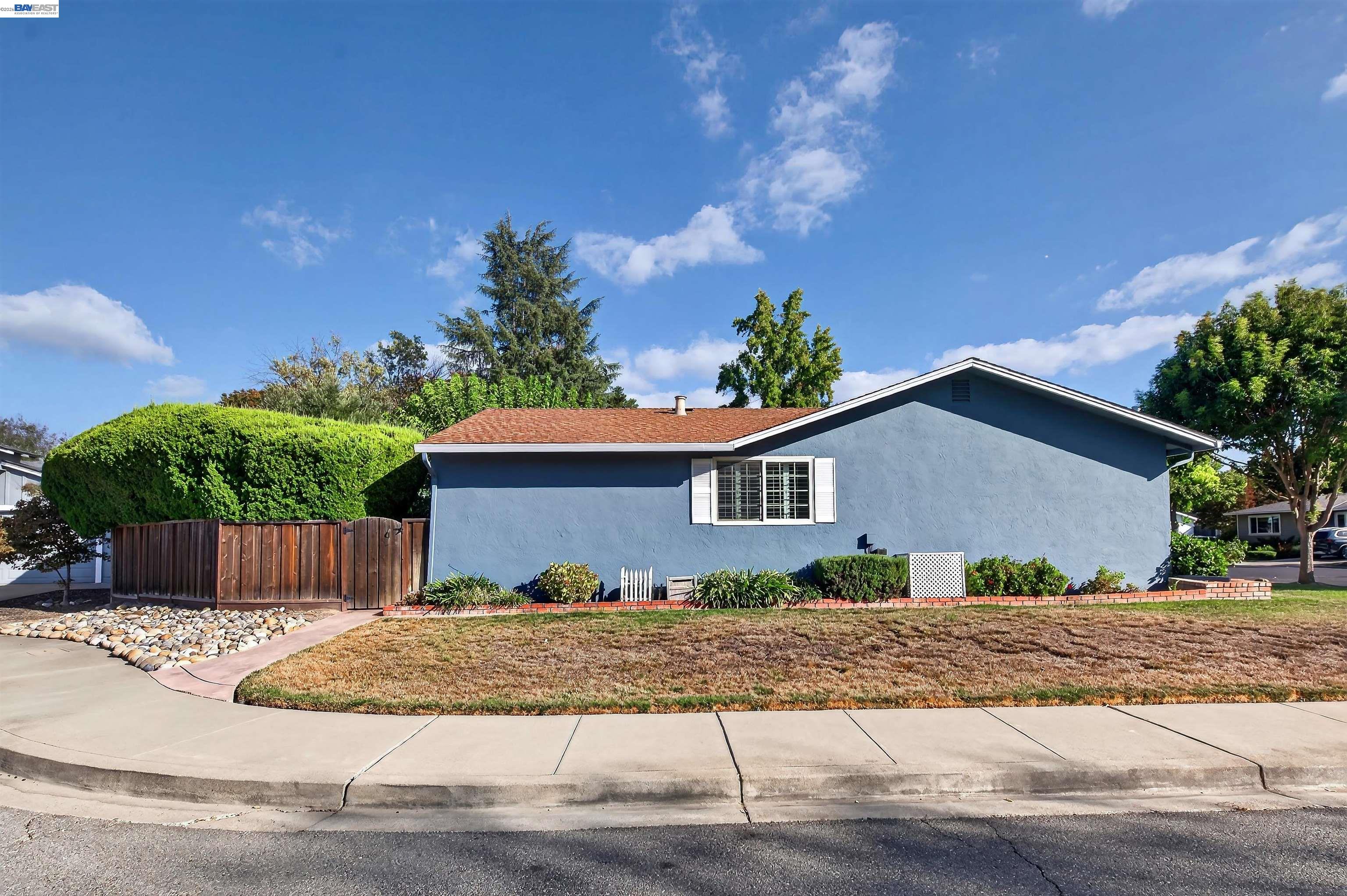 1647 Harvest Rd