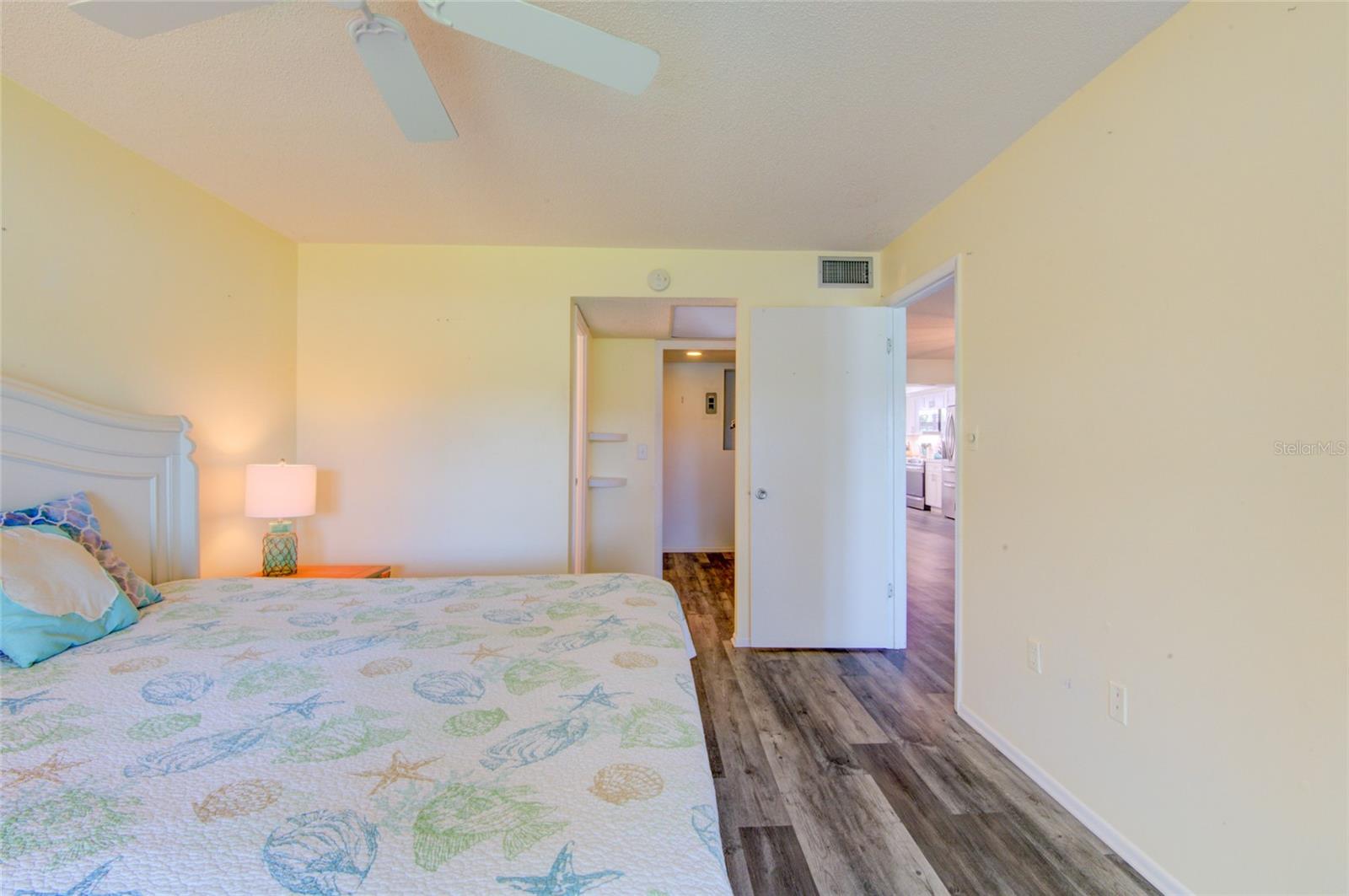 3046 LAKE BAYSHORE DR #O106