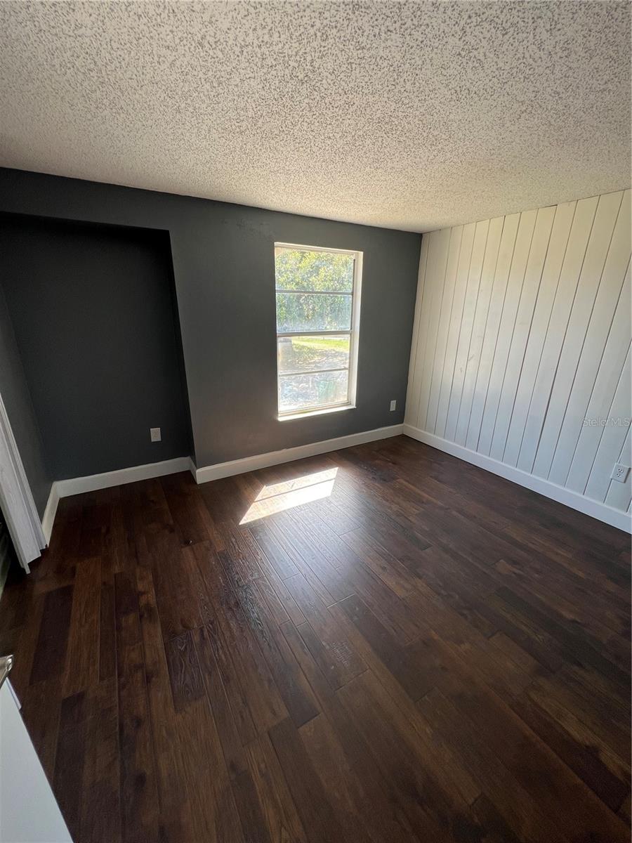 907 & 909 57TH AVENUE PL E