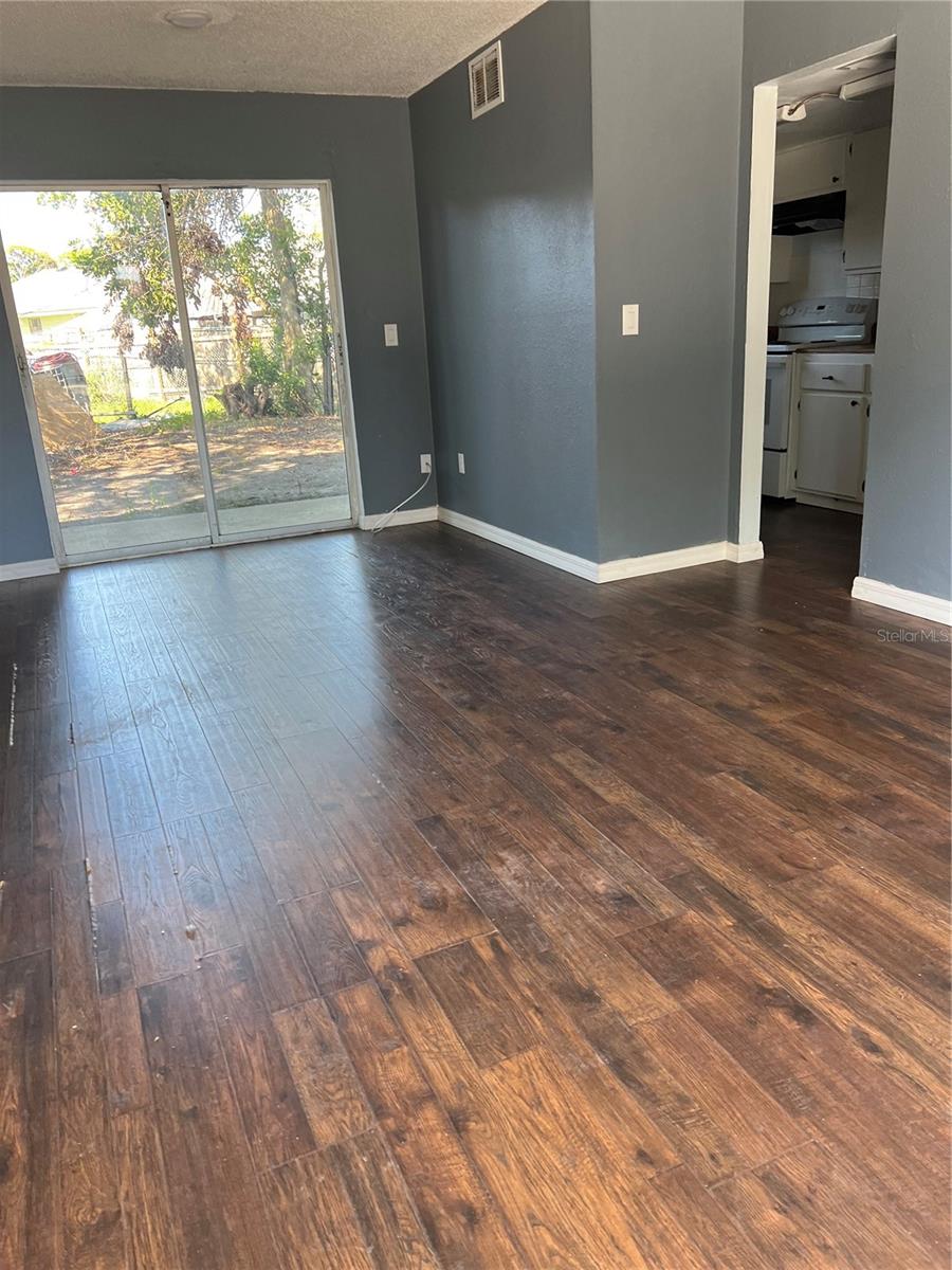 907 & 909 57TH AVENUE PL E