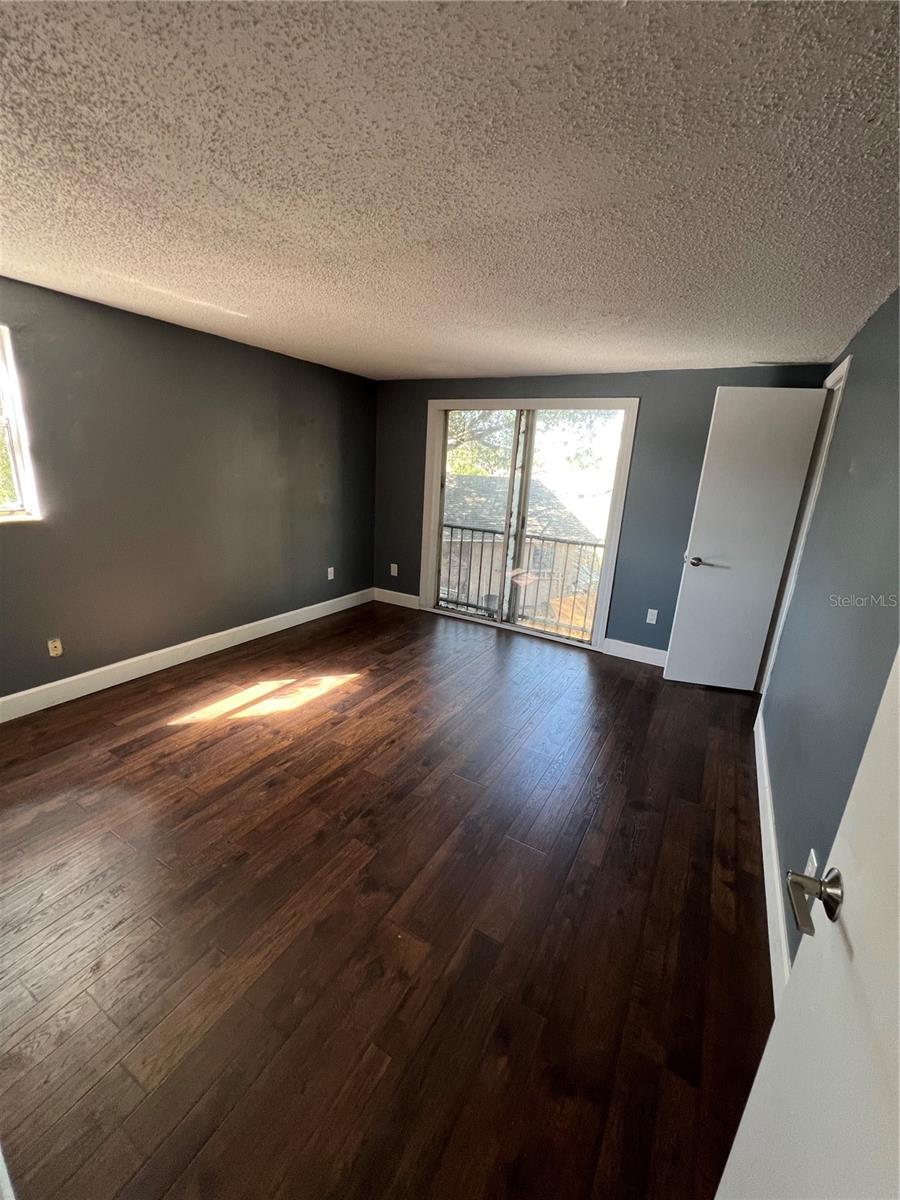 907 & 909 57TH AVENUE PL E