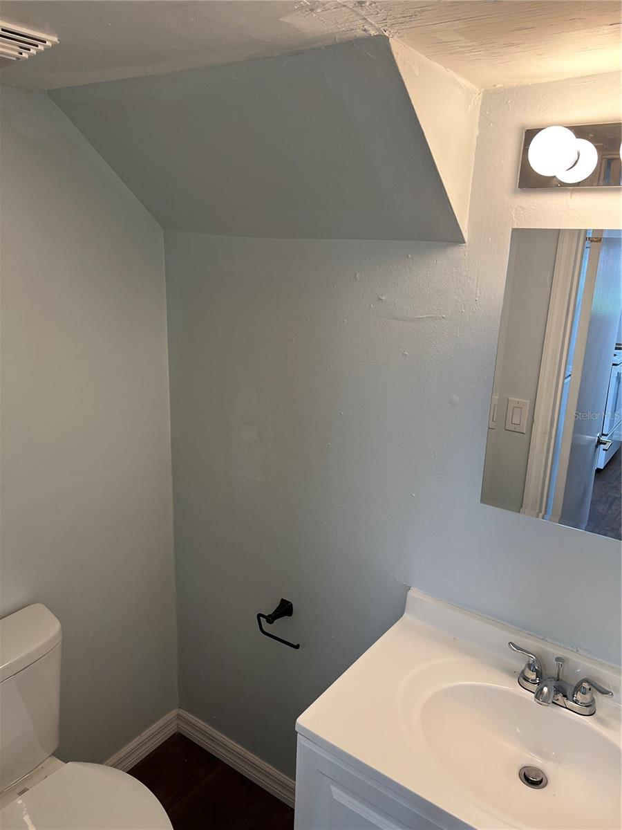 907 & 909 57TH AVENUE PL E