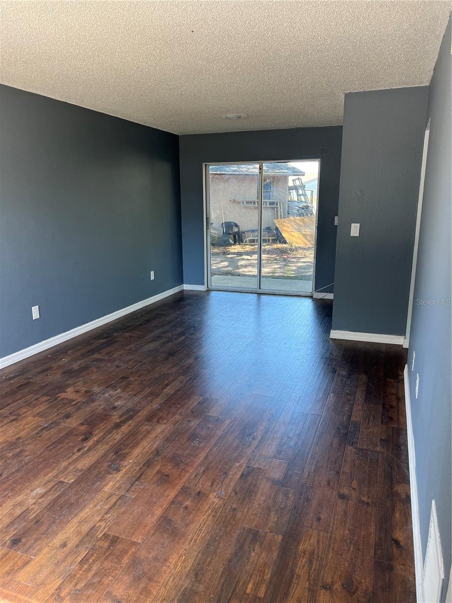 907 & 909 57TH AVENUE PL E