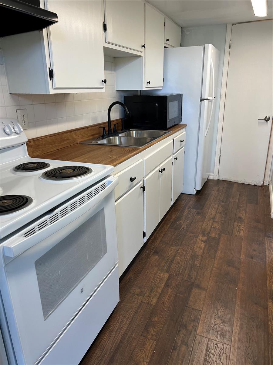 907 & 909 57TH AVENUE PL E