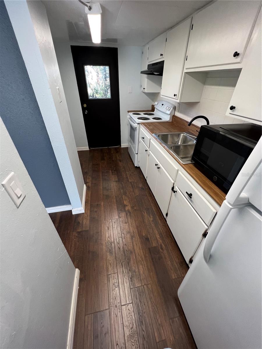 907 & 909 57TH AVENUE PL E