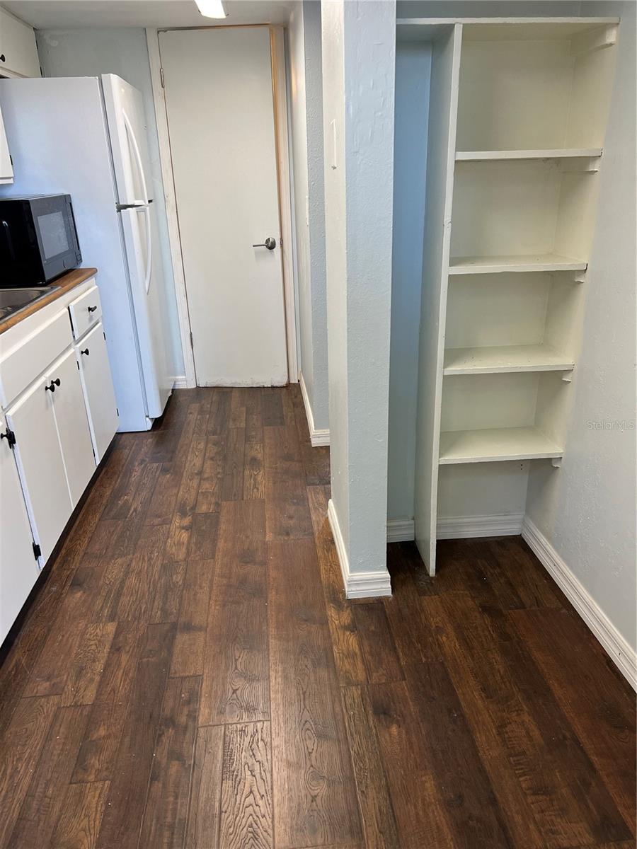 907 & 909 57TH AVENUE PL E