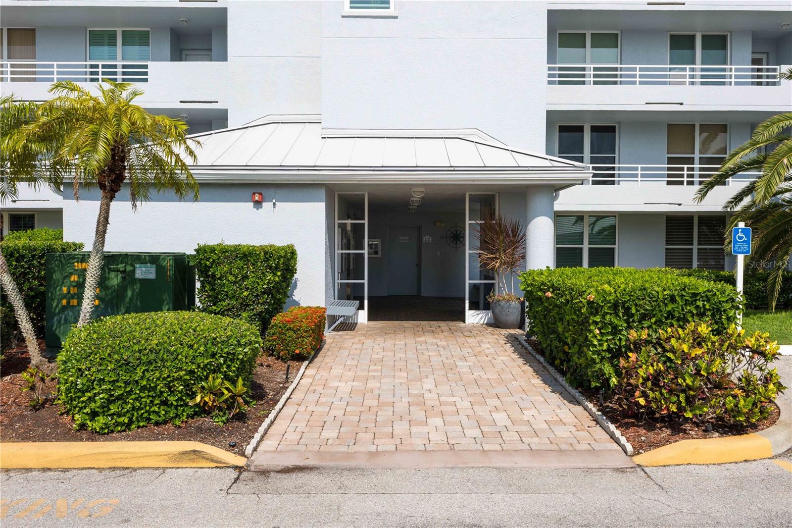 3790 PINEBROOK CIR #403