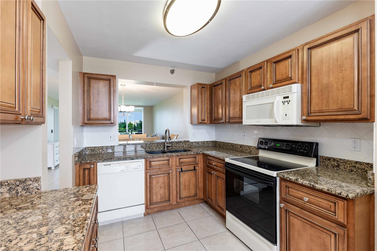 3790 PINEBROOK CIR #403