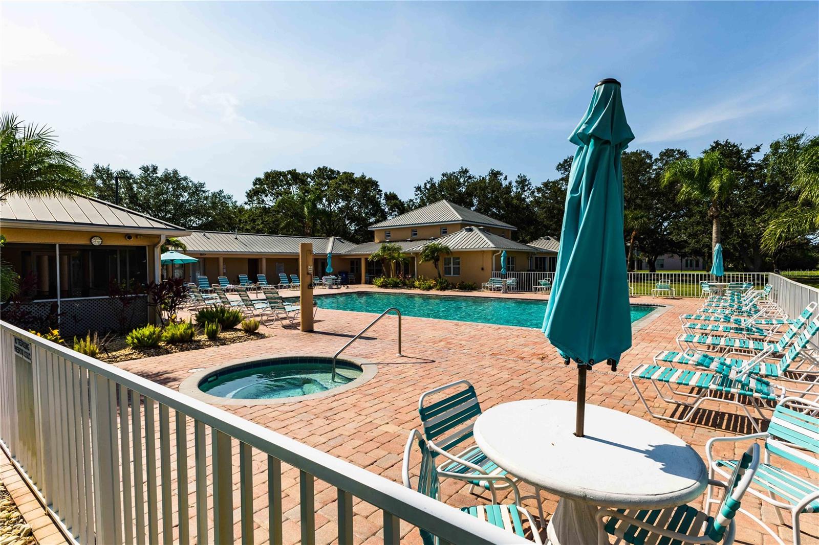 3790 PINEBROOK CIR #403