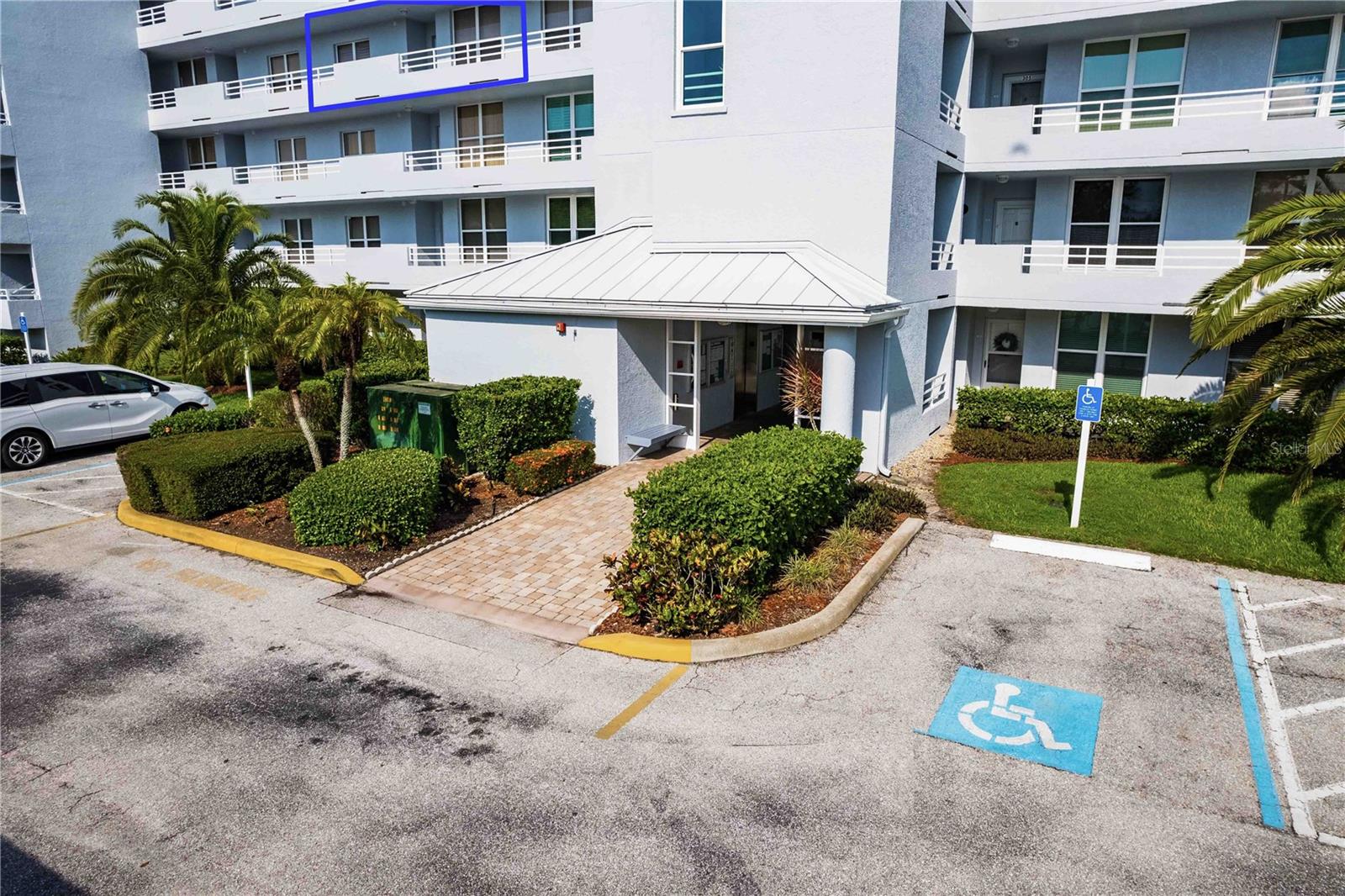 3790 PINEBROOK CIR #403